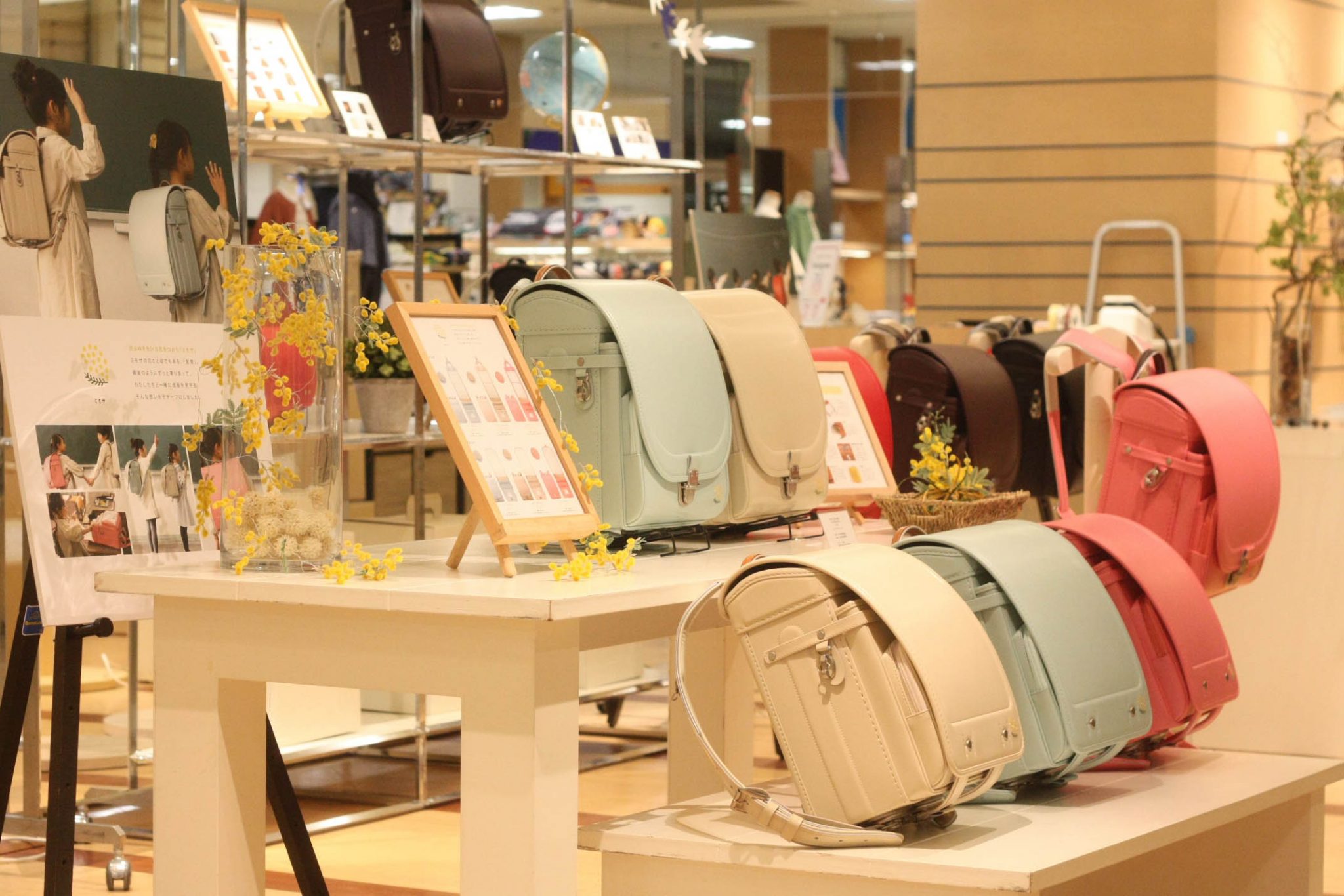 キッズ家具・雑貨の通販サイト「こどもと暮らし」が、伊勢丹浦和店にて春に好評だったオリジナルランドセルの展示・販売を期間限定で開催。